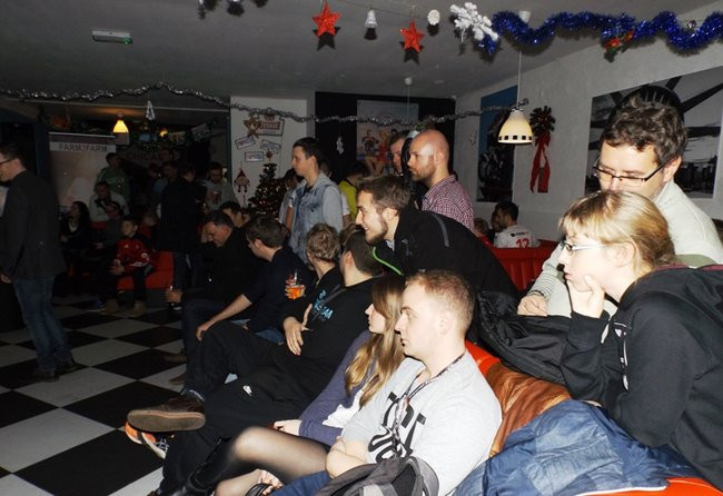 Piłka nożna w dwóch odsłonach (zdjęcia)