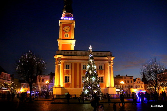 Ile kosztuje świąteczny wystrój leszczyńskiego rynku? (zdjęcia)