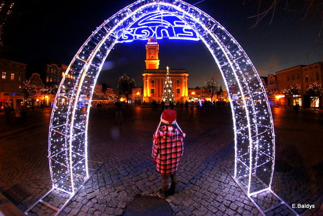 Ile kosztuje świąteczny wystrój leszczyńskiego rynku? (zdjęcia)