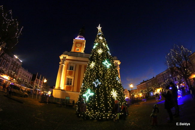Ile kosztuje świąteczny wystrój leszczyńskiego rynku? (zdjęcia)
