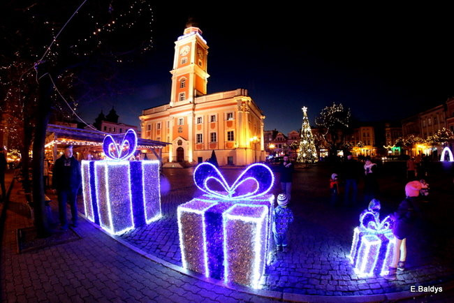 Ile kosztuje świąteczny wystrój leszczyńskiego rynku? (zdjęcia)