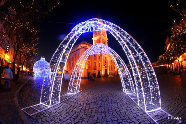 Ile kosztuje świąteczny wystrój leszczyńskiego rynku? (zdjęcia)