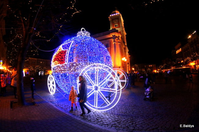 Ile kosztuje świąteczny wystrój leszczyńskiego rynku? (zdjęcia)