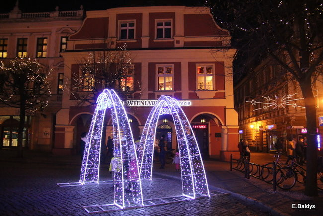 Ile kosztuje świąteczny wystrój leszczyńskiego rynku? (zdjęcia)