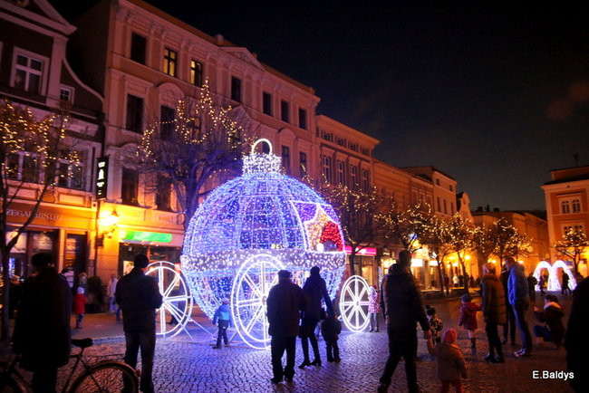 Ile kosztuje świąteczny wystrój leszczyńskiego rynku? (zdjęcia)