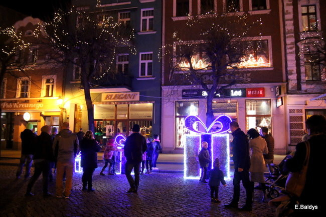 Ile kosztuje świąteczny wystrój leszczyńskiego rynku? (zdjęcia)