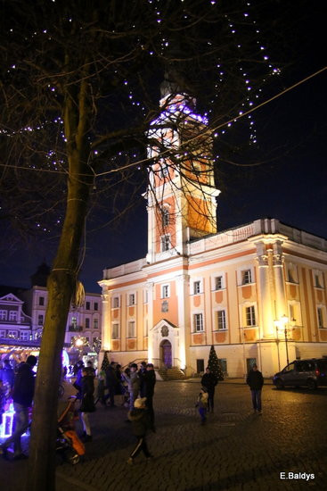 Ile kosztuje świąteczny wystrój leszczyńskiego rynku? (zdjęcia)