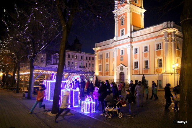 Ile kosztuje świąteczny wystrój leszczyńskiego rynku? (zdjęcia)