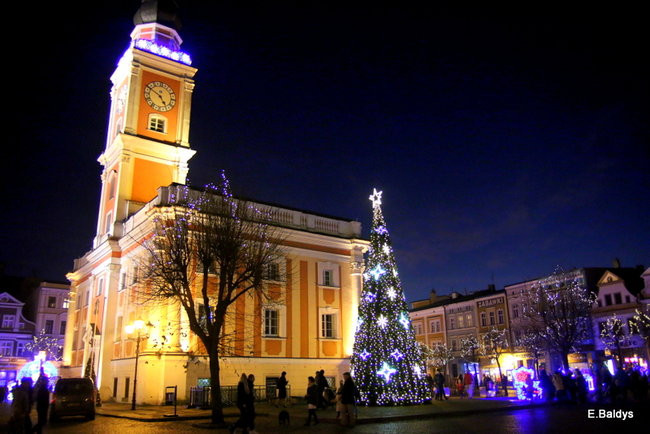 Ile kosztuje świąteczny wystrój leszczyńskiego rynku? (zdjęcia)