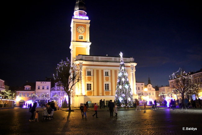 Ile kosztuje świąteczny wystrój leszczyńskiego rynku? (zdjęcia)