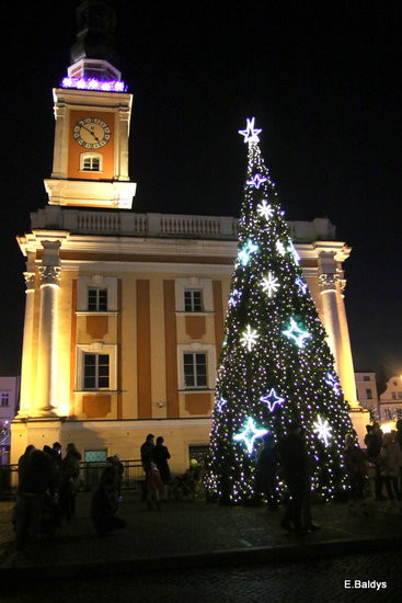 Ile kosztuje świąteczny wystrój leszczyńskiego rynku? (zdjęcia)