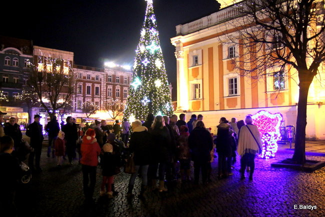 Ile kosztuje świąteczny wystrój leszczyńskiego rynku? (zdjęcia)