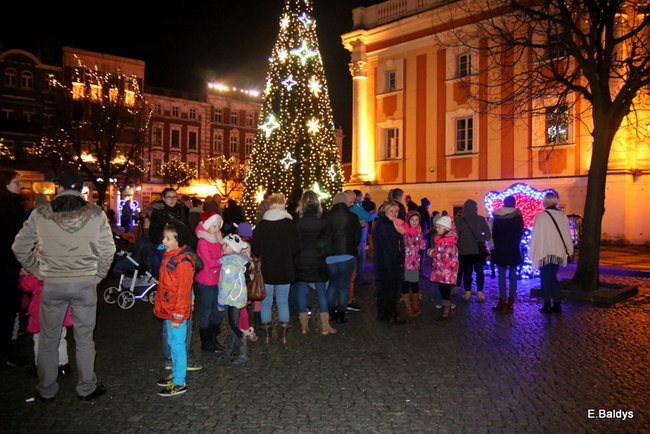Ile kosztuje świąteczny wystrój leszczyńskiego rynku? (zdjęcia)
