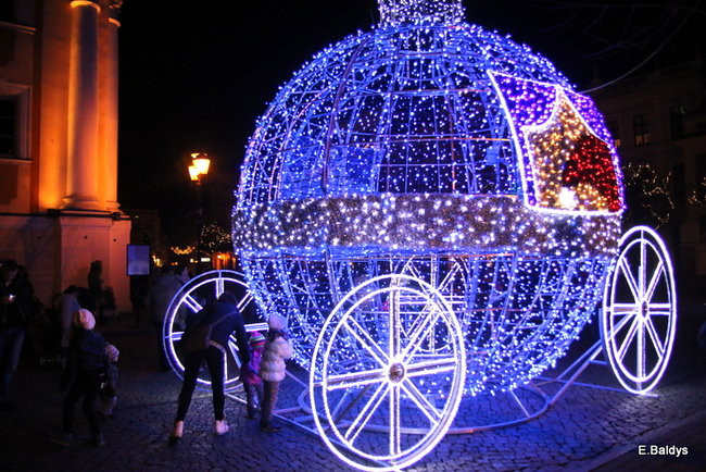 Ile kosztuje świąteczny wystrój leszczyńskiego rynku? (zdjęcia)