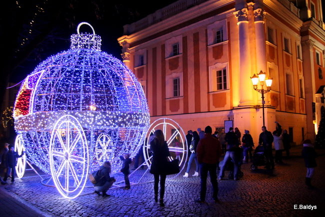 Ile kosztuje świąteczny wystrój leszczyńskiego rynku? (zdjęcia)