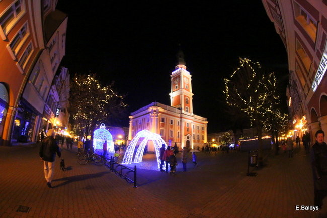 Ile kosztuje świąteczny wystrój leszczyńskiego rynku? (zdjęcia)
