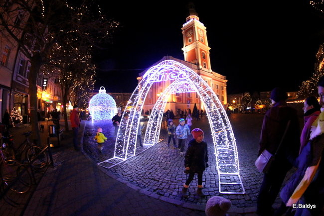 Ile kosztuje świąteczny wystrój leszczyńskiego rynku? (zdjęcia)