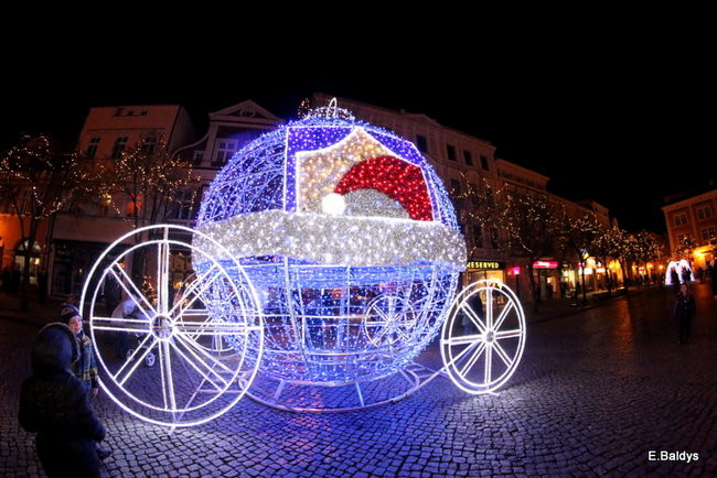 Ile kosztuje świąteczny wystrój leszczyńskiego rynku? (zdjęcia)