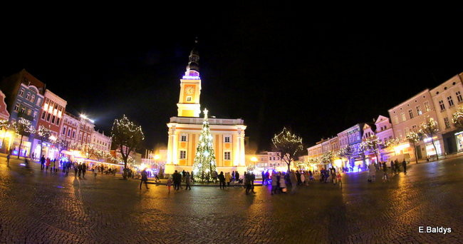 Ile kosztuje świąteczny wystrój leszczyńskiego rynku? (zdjęcia)