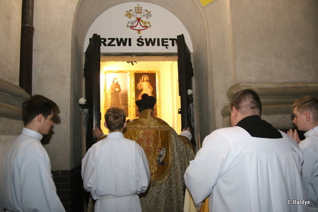 Otwarte Drzwi Święte w Bazylice. Więcej odpustów dla wiernych  (zdjęcia)