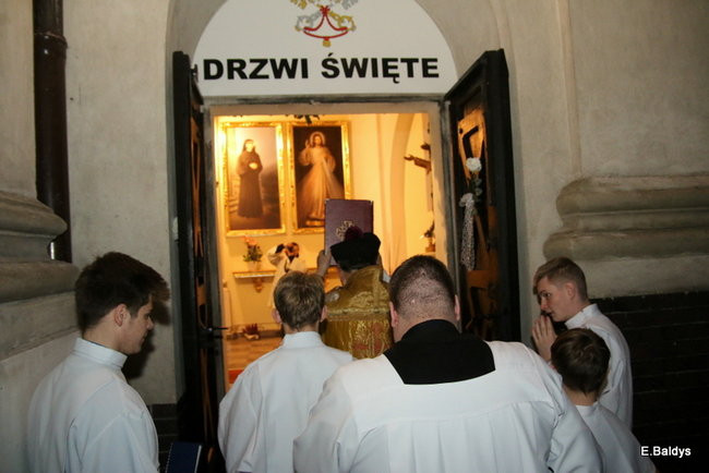 Otwarte Drzwi Święte w Bazylice. Więcej odpustów dla wiernych  (zdjęcia)