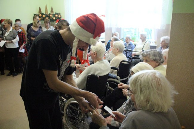 Magia świąt wypełniła DPS i noclegownię (zdjęcia i film)