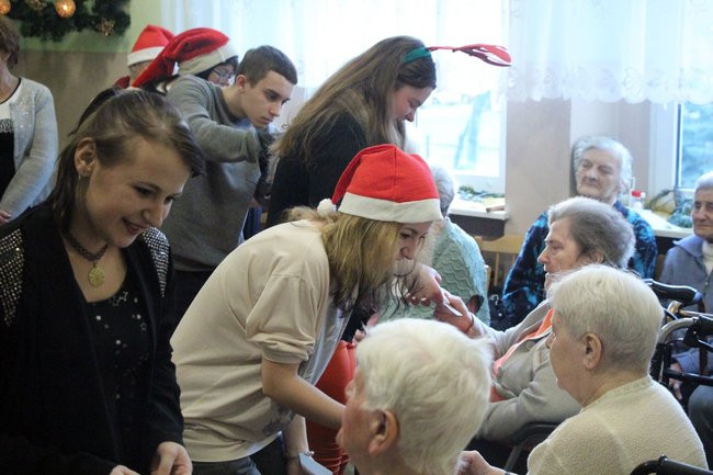 Magia świąt wypełniła DPS i noclegownię (zdjęcia i film)