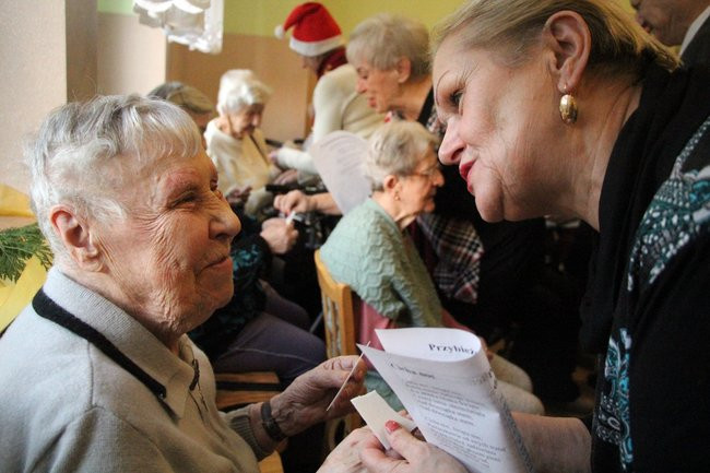 Magia świąt wypełniła DPS i noclegownię (zdjęcia i film)
