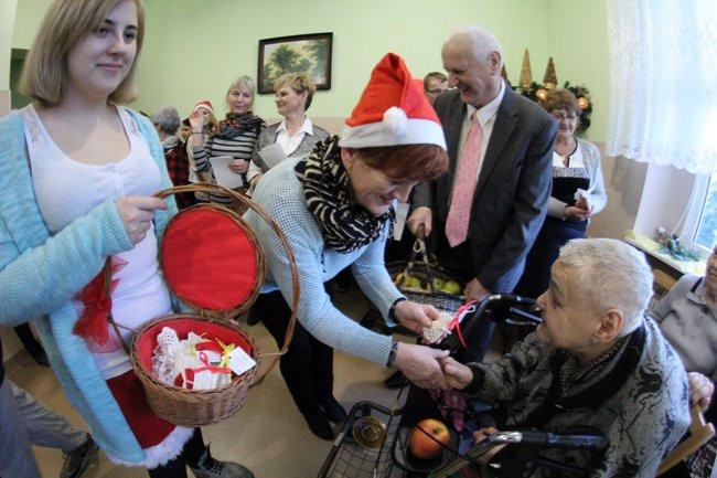 Magia świąt wypełniła DPS i noclegownię (zdjęcia i film)