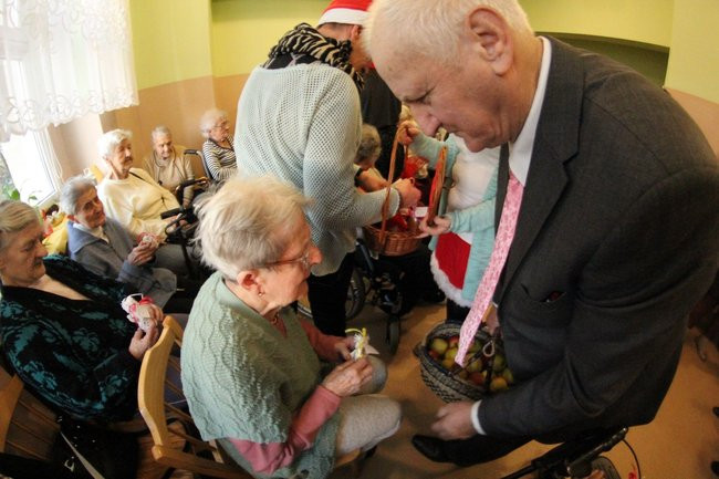 Magia świąt wypełniła DPS i noclegownię (zdjęcia i film)