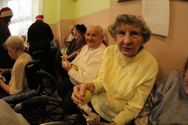 Magia świąt wypełniła DPS i noclegownię (zdjęcia i film)