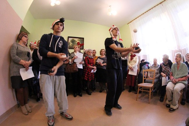 Magia świąt wypełniła DPS i noclegownię (zdjęcia i film)