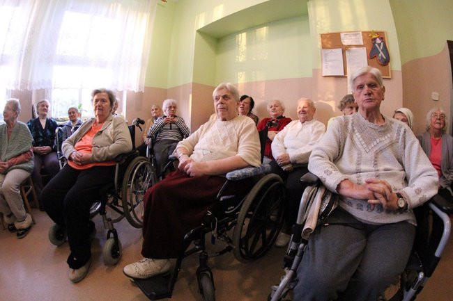 Magia świąt wypełniła DPS i noclegownię (zdjęcia i film)