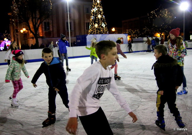 Wielka radość z lodowiska (zdjęcia)