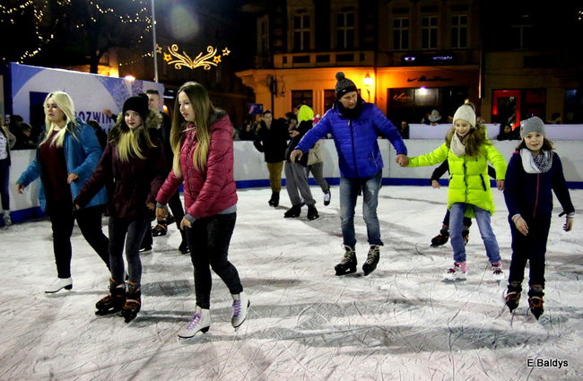 Wielka radość z lodowiska (zdjęcia)