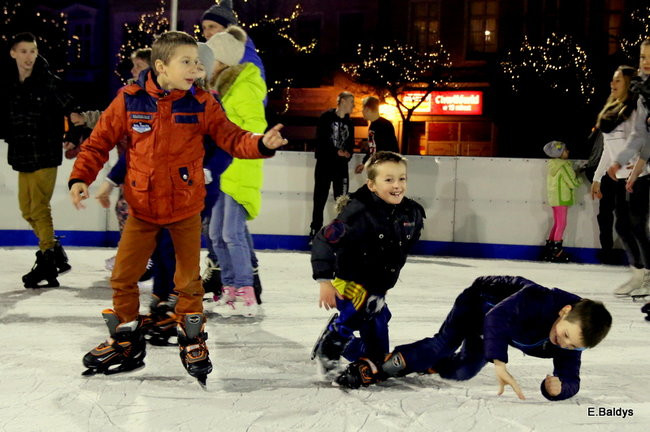 Wielka radość z lodowiska (zdjęcia)