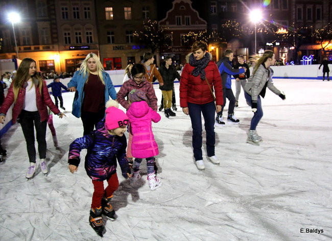 Wielka radość z lodowiska (zdjęcia)