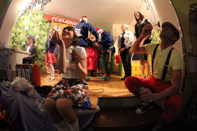 Dorośli dzieciom (zdjęcia)