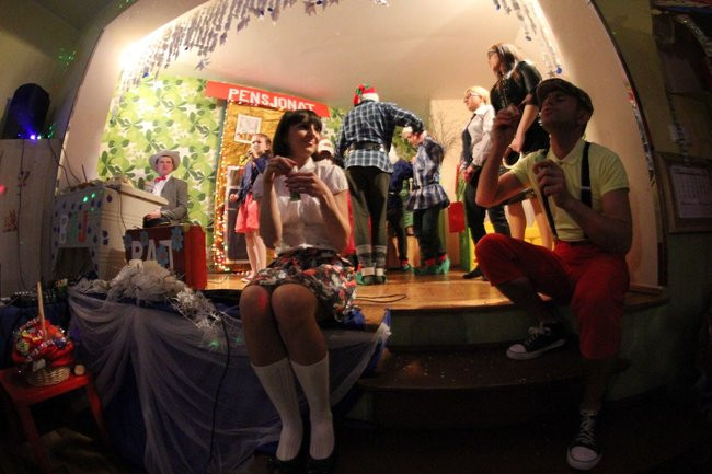 Dorośli dzieciom (zdjęcia)