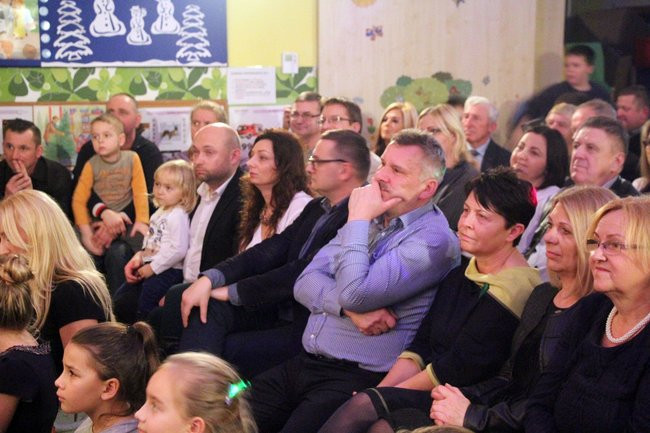 Dorośli dzieciom (zdjęcia)