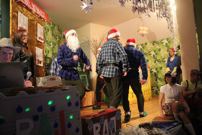 Dorośli dzieciom (zdjęcia)