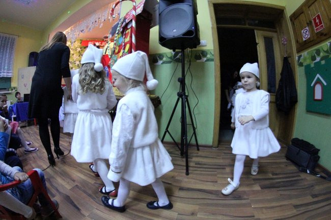 Dorośli dzieciom (zdjęcia)