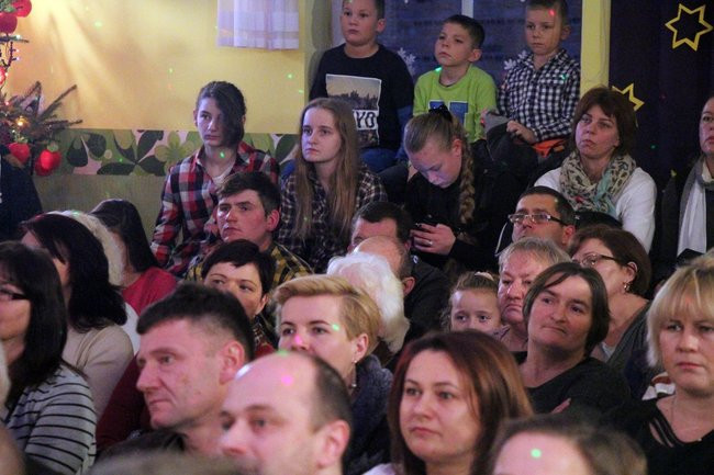 Dorośli dzieciom (zdjęcia)