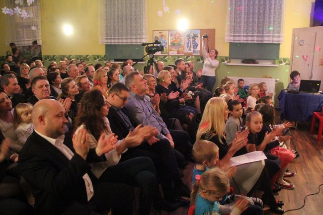 Dorośli dzieciom (zdjęcia)