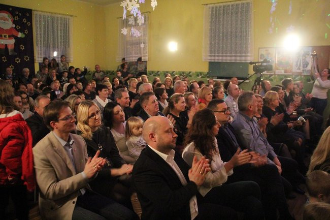 Dorośli dzieciom (zdjęcia)