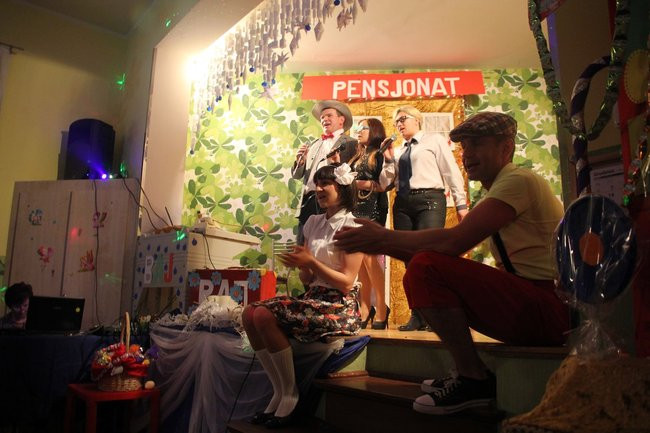 Dorośli dzieciom (zdjęcia)