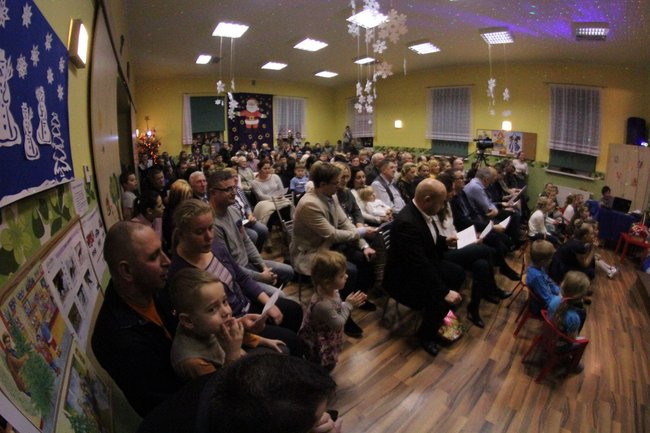 Dorośli dzieciom (zdjęcia)