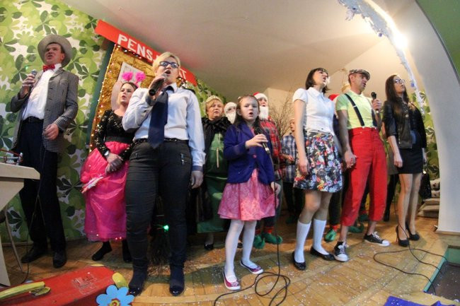 Dorośli dzieciom (zdjęcia)