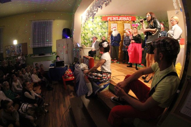 Dorośli dzieciom (zdjęcia)