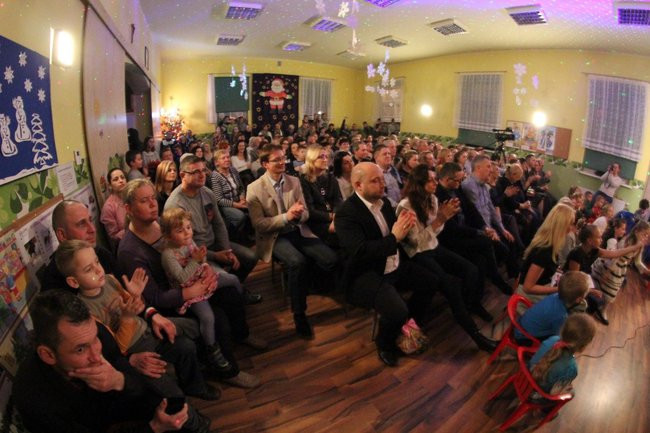 Dorośli dzieciom (zdjęcia)